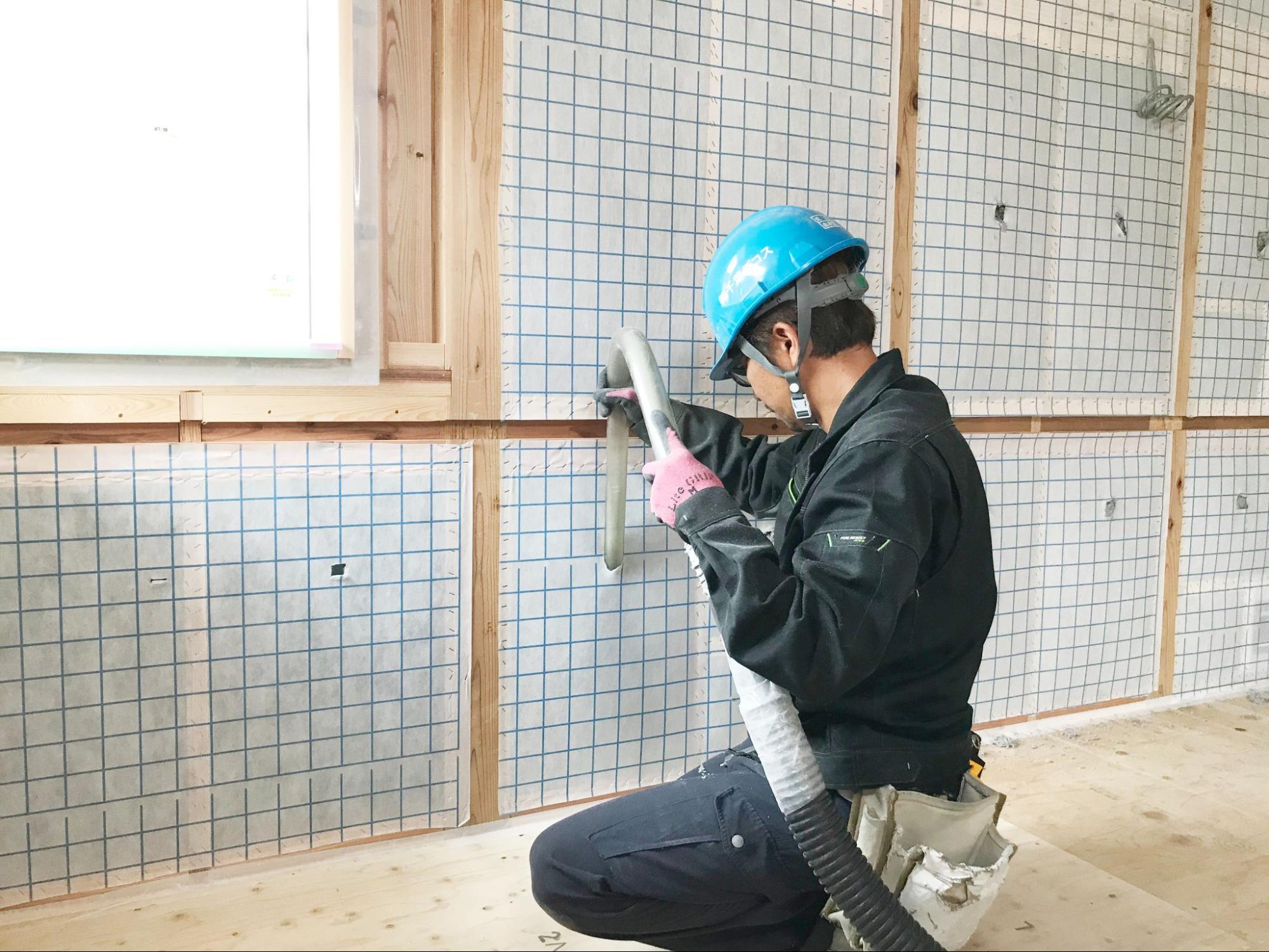 柴木材店の高断熱住宅を支える施工の様子